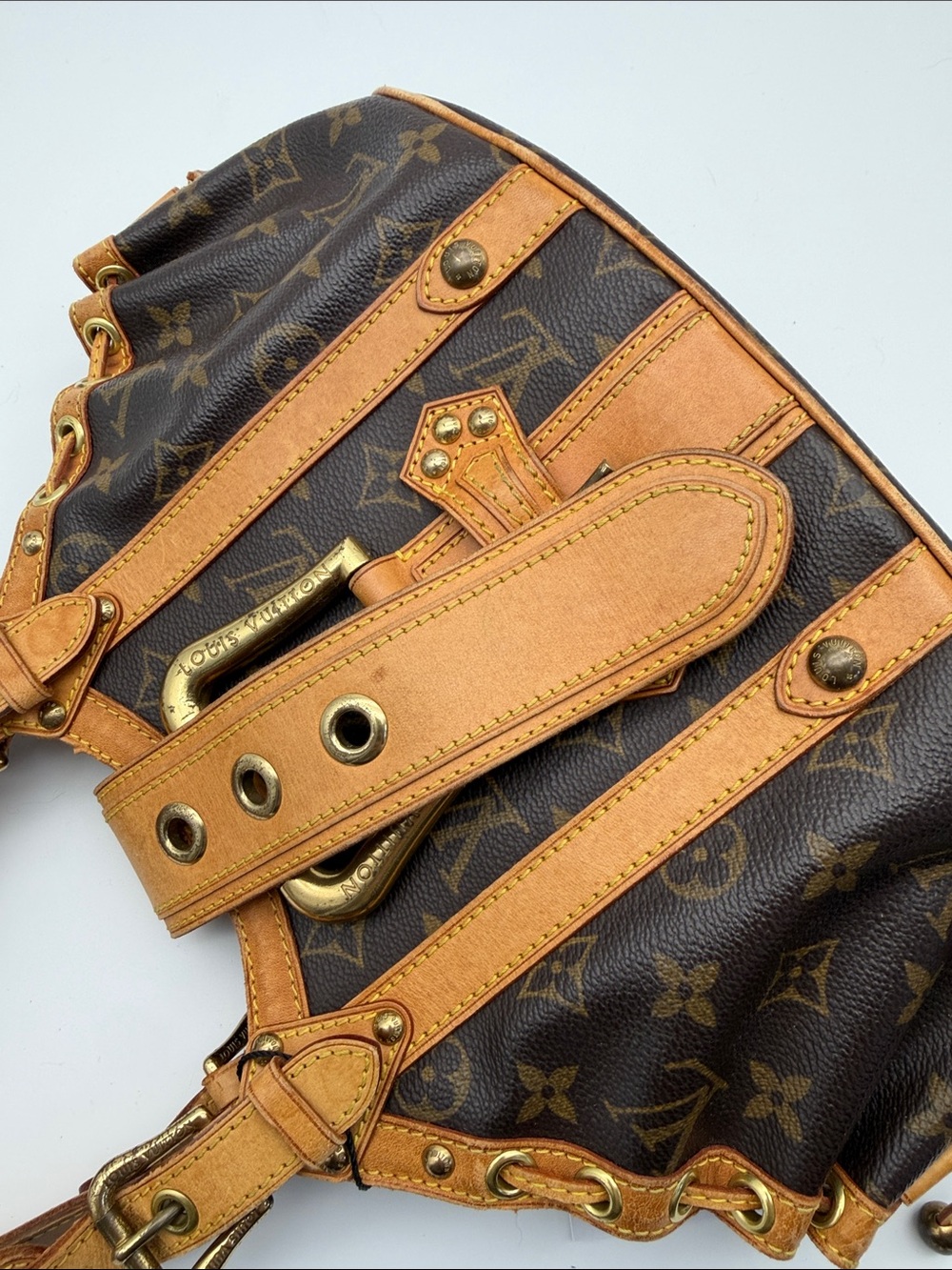 1️⃣6️⃣5️⃣0️⃣ Louis Vuitton Monogram Canvas Shoulder Bag with Vachetta Trim - Picture 13 of 16